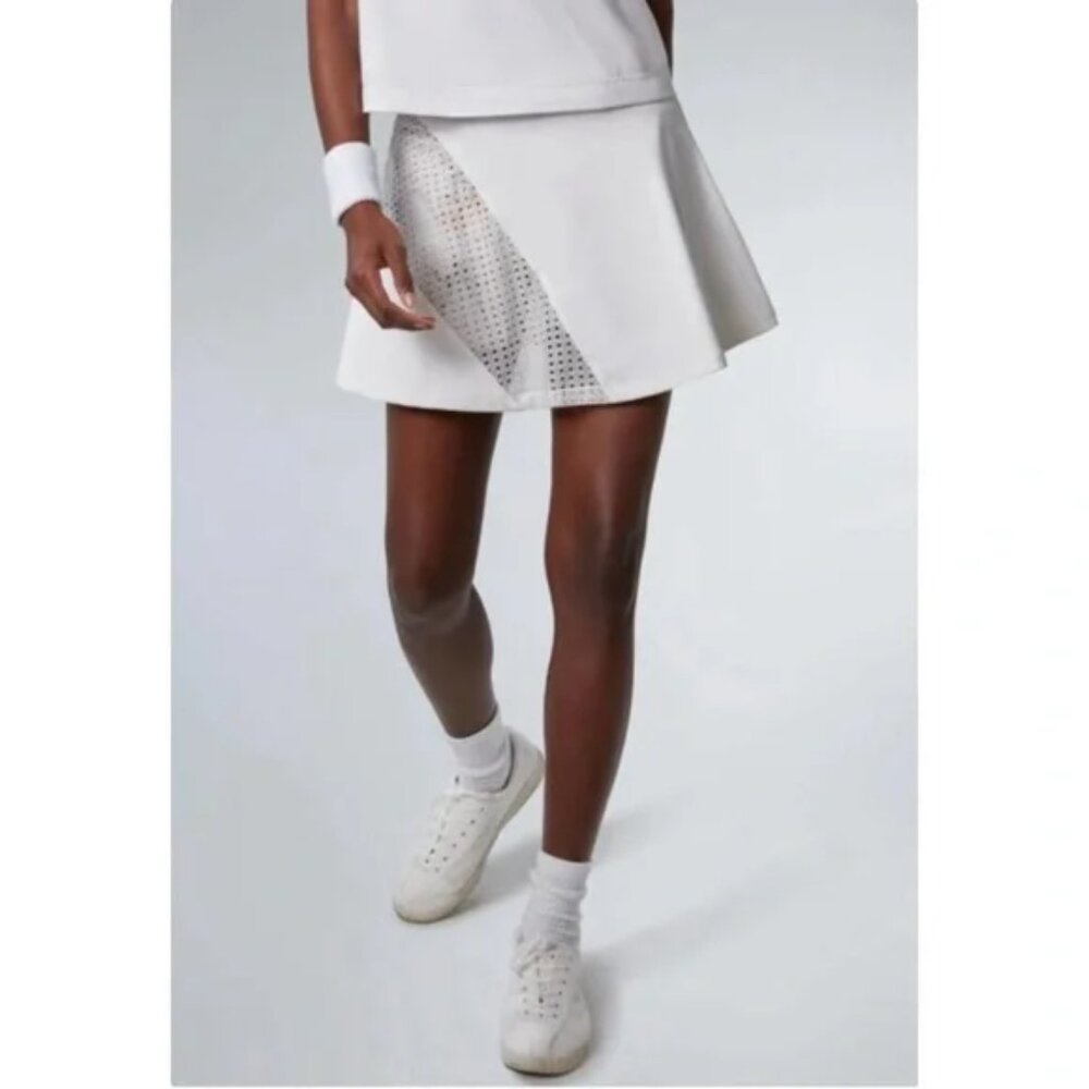 Tuckernut Tnuck Sport Naomi White/Fresh Buds Perforated Skort/Skirt L - Picture 2 of 16